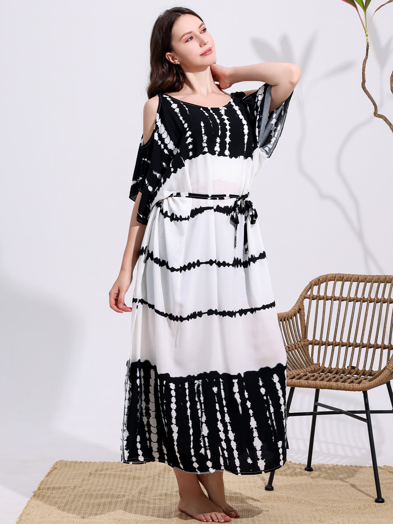 Robe ample, à épaules dénudées