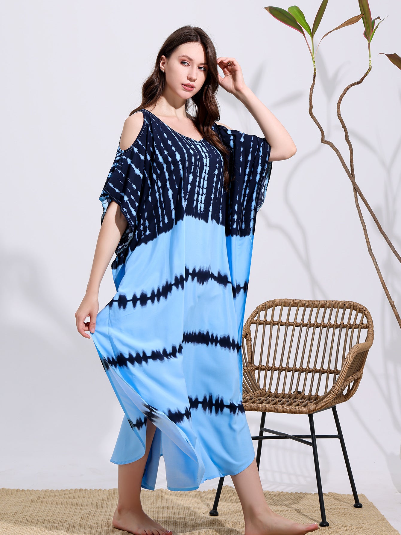 Robe ample, à épaules dénudées