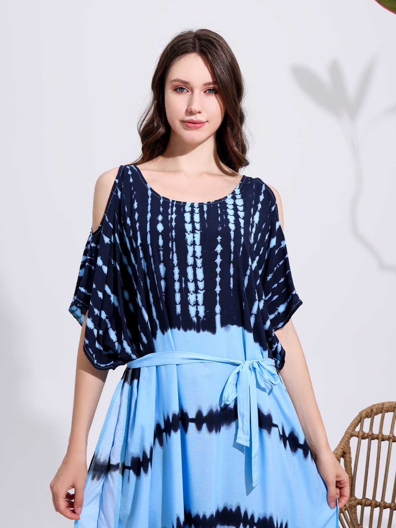 Robe ample, à épaules dénudées