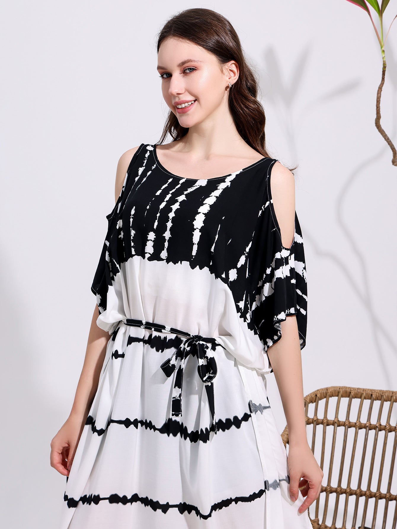 Robe ample, à épaules dénudées