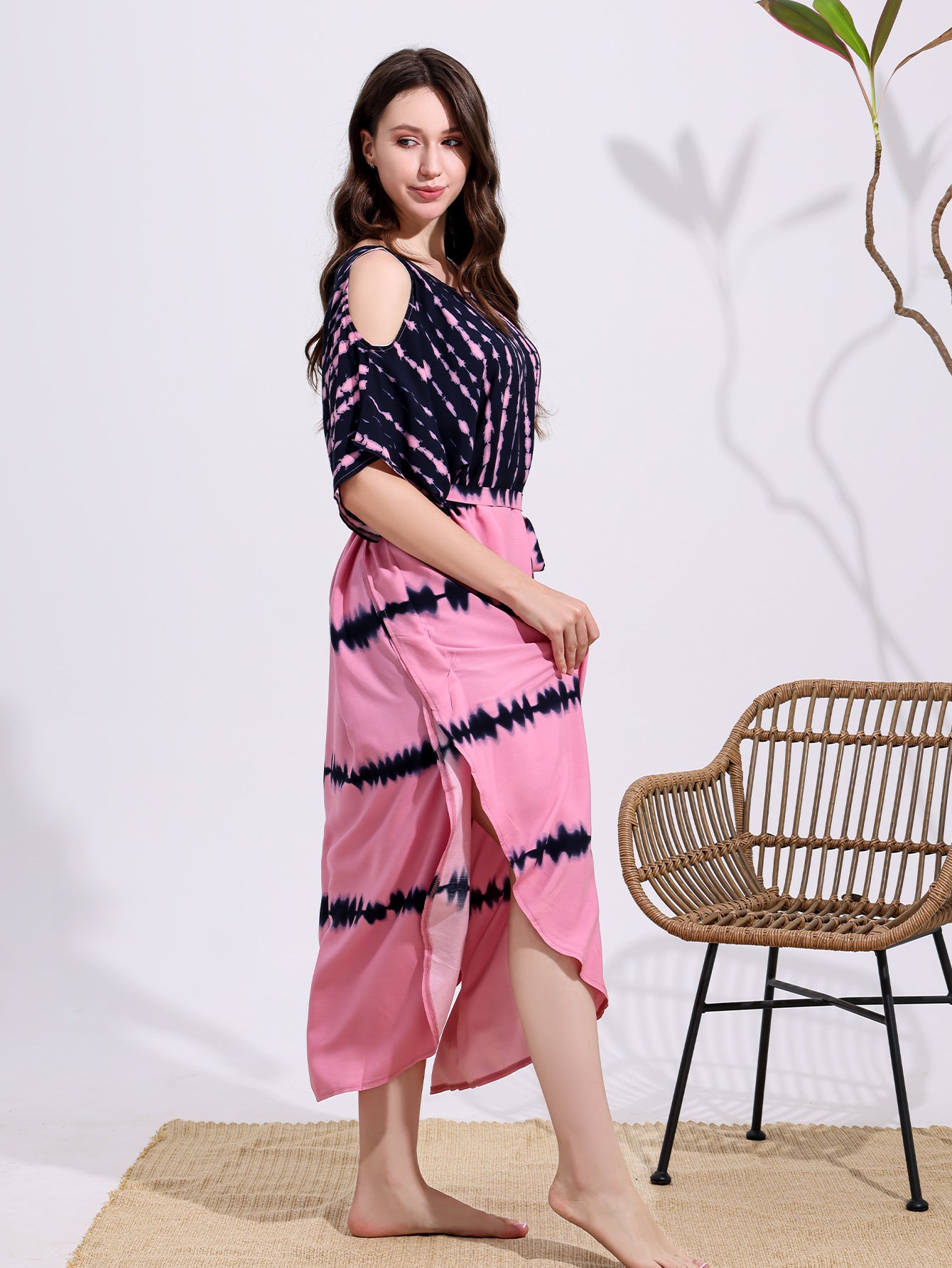 Robe ample, à épaules dénudées