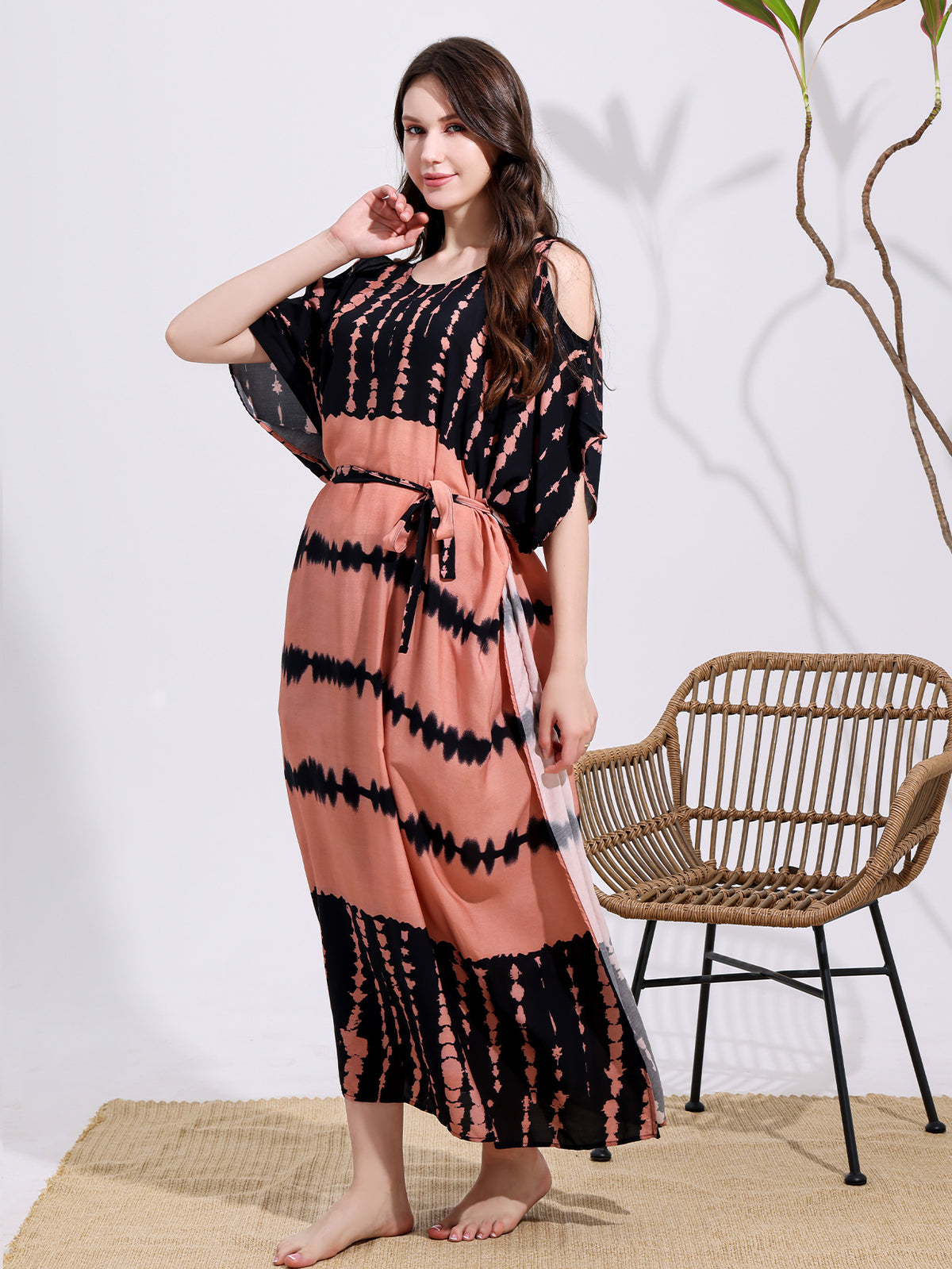 Robe ample, à épaules dénudées