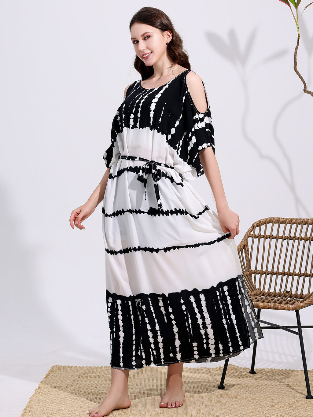 Robe ample, à épaules dénudées