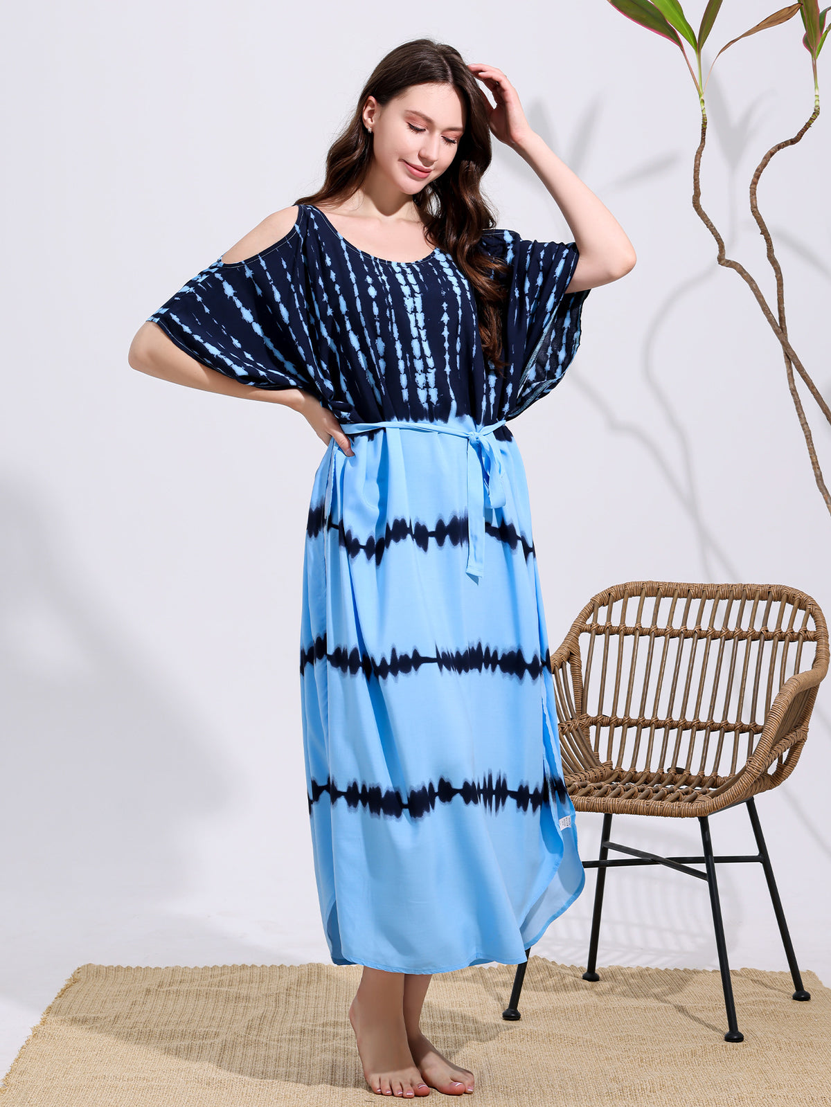 Robe ample, à épaules dénudées