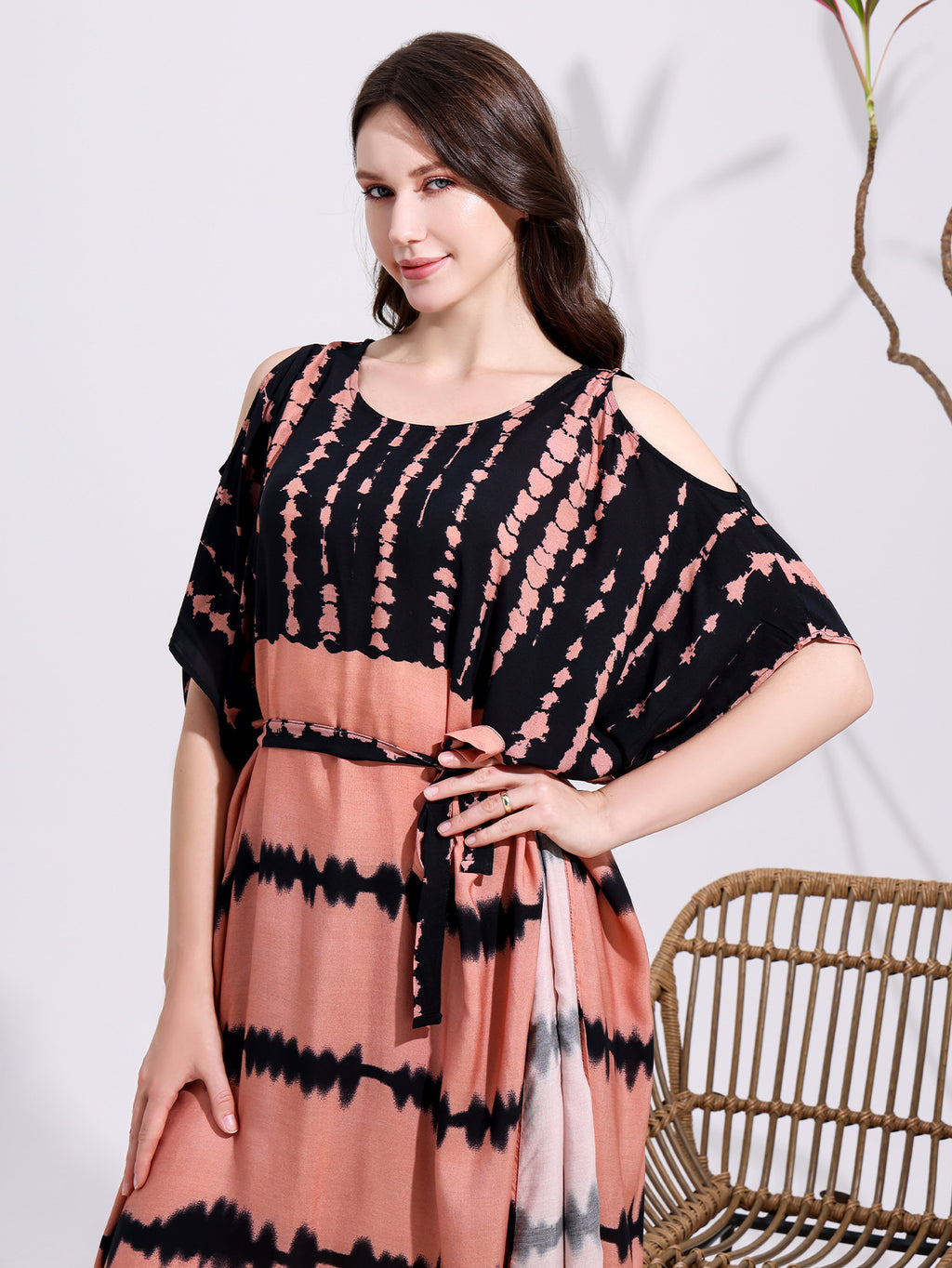 Robe ample, à épaules dénudées