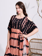 Robe ample, à épaules dénudées