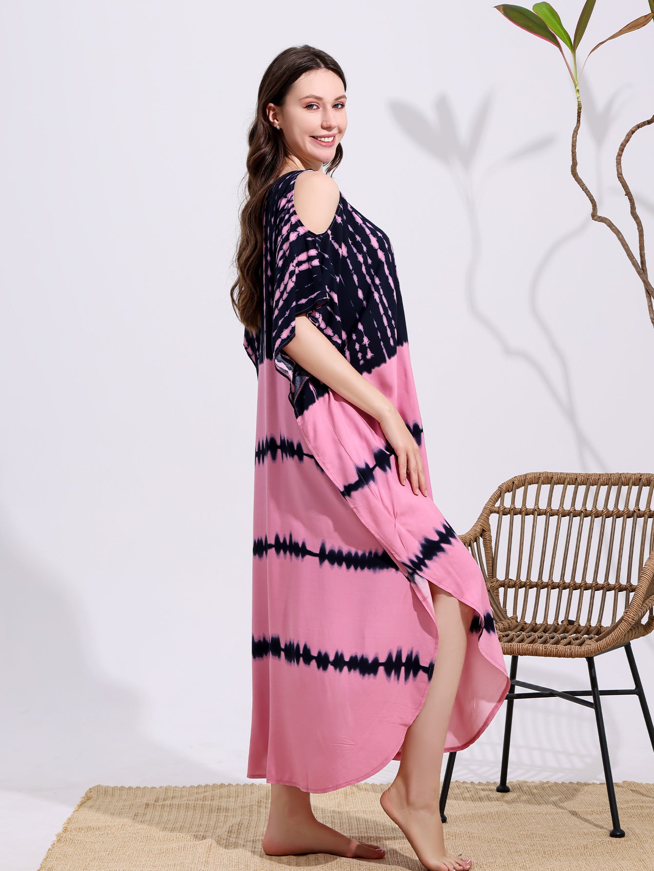 Robe ample, à épaules dénudées
