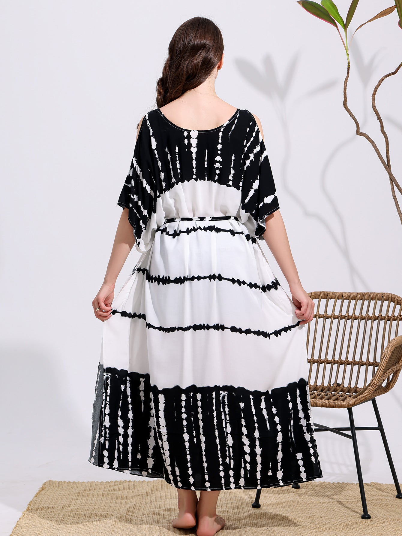Robe ample, à épaules dénudées