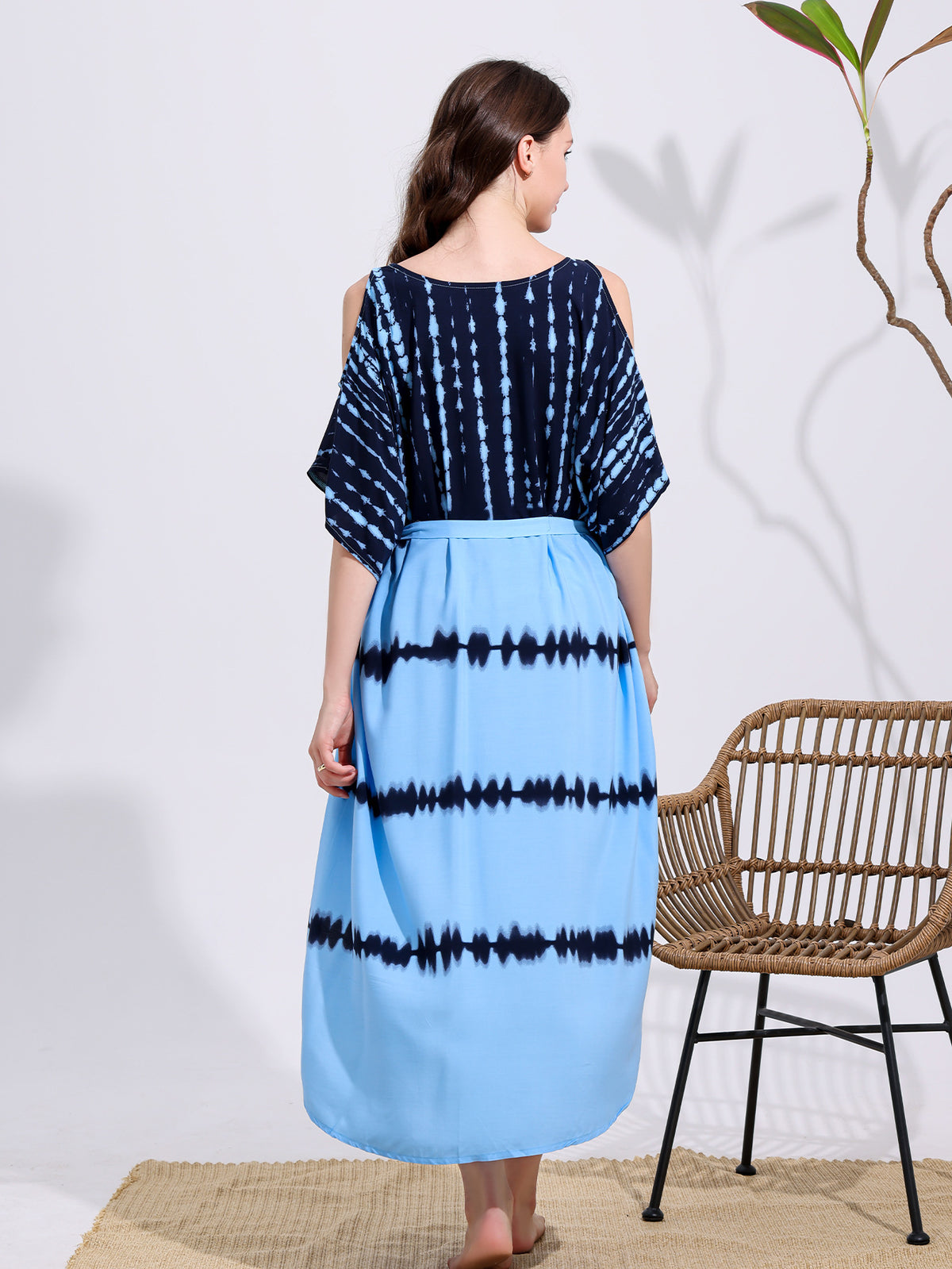Robe ample, à épaules dénudées